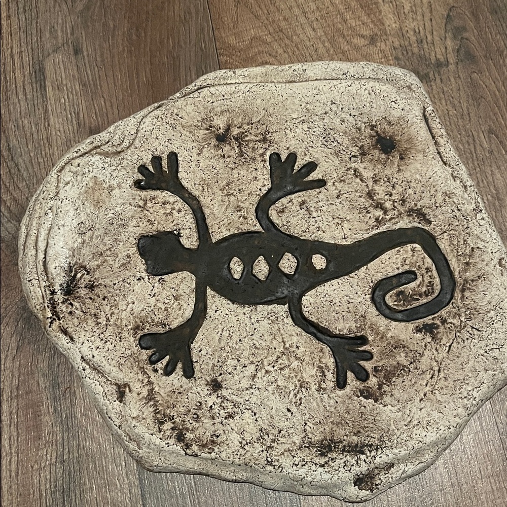Stone Decor with Black Lizard Design wall hanger signed